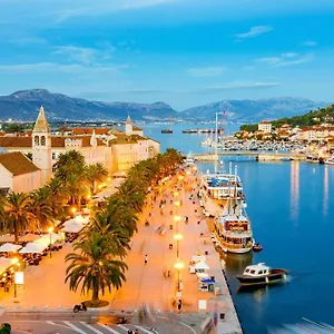 mimoza-trogir-21220.hotels-in-trogir.com/