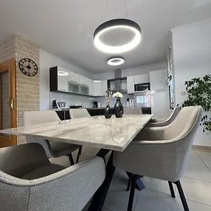 kristina-apartments.hotelinzadar.com/